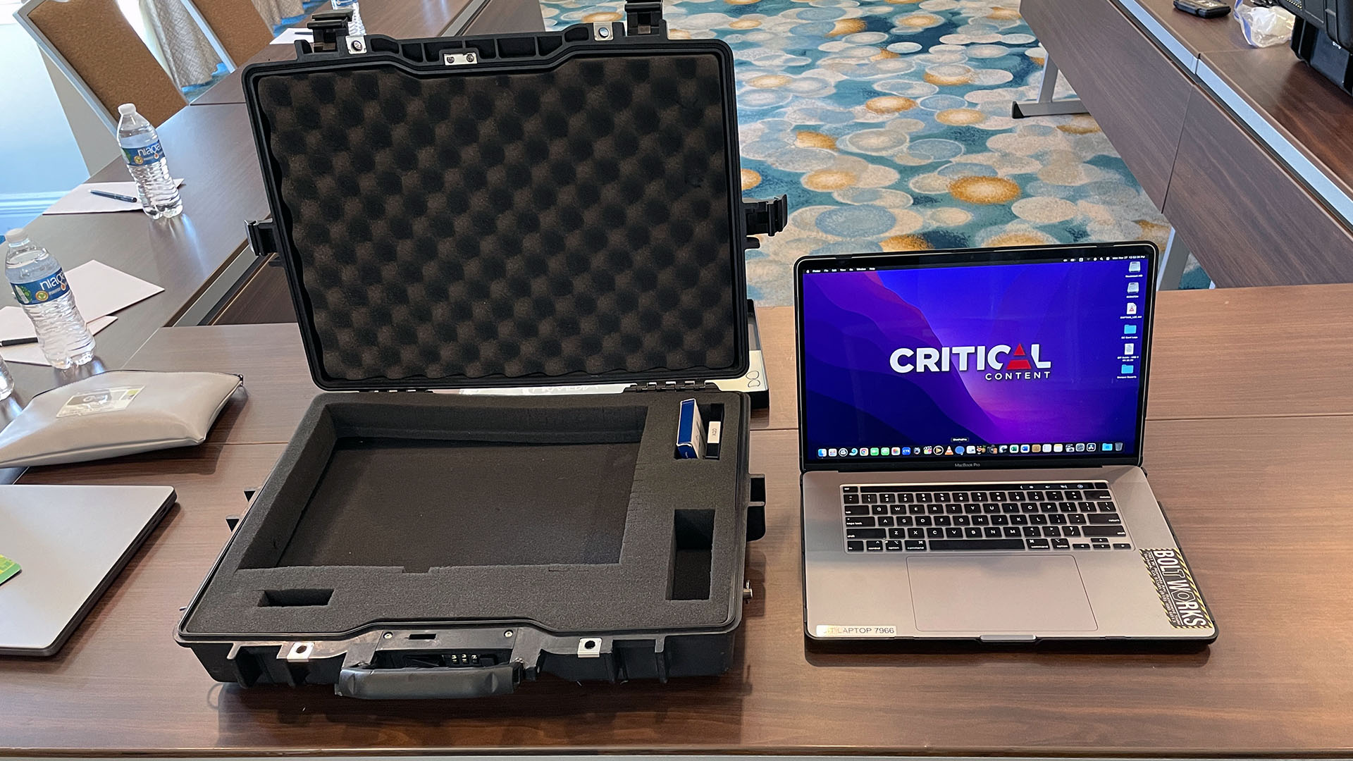 Office - Hilton Miami - padded case for laptop